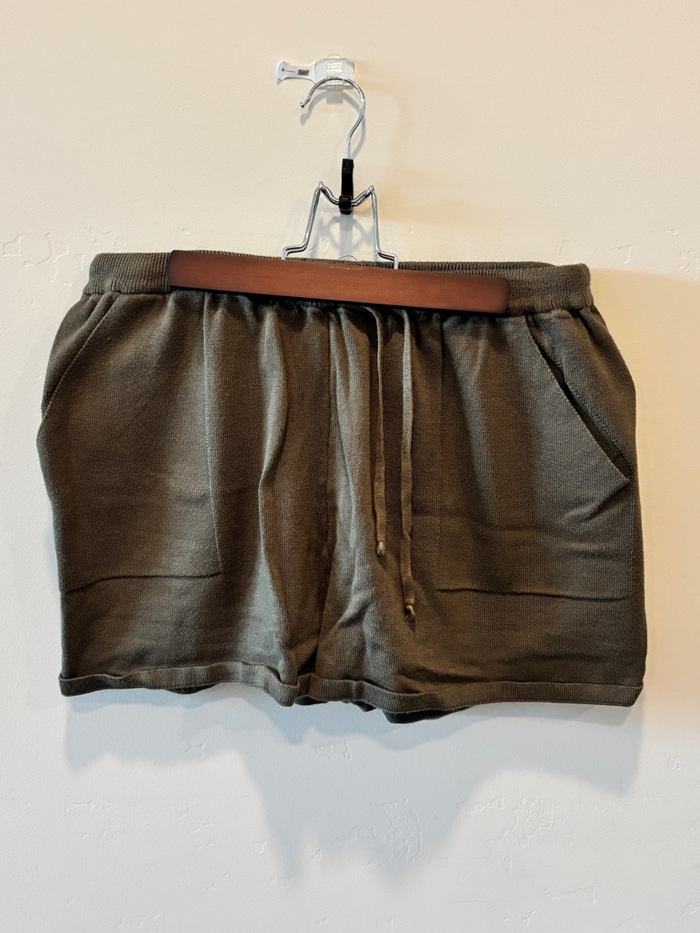 Women's Olive Green Knit Pull-On Shorts with Drawstring size LARGE